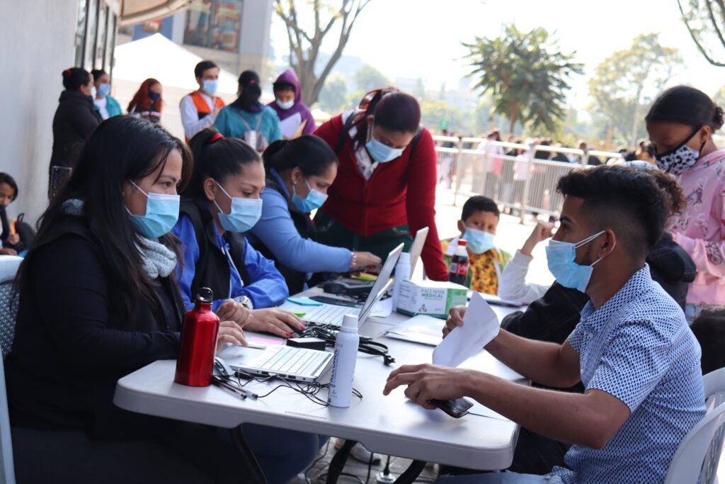 Juntos Se Puede y Migración Colombia trabajan en sinergia en jornada masiva en el Movistar Arena