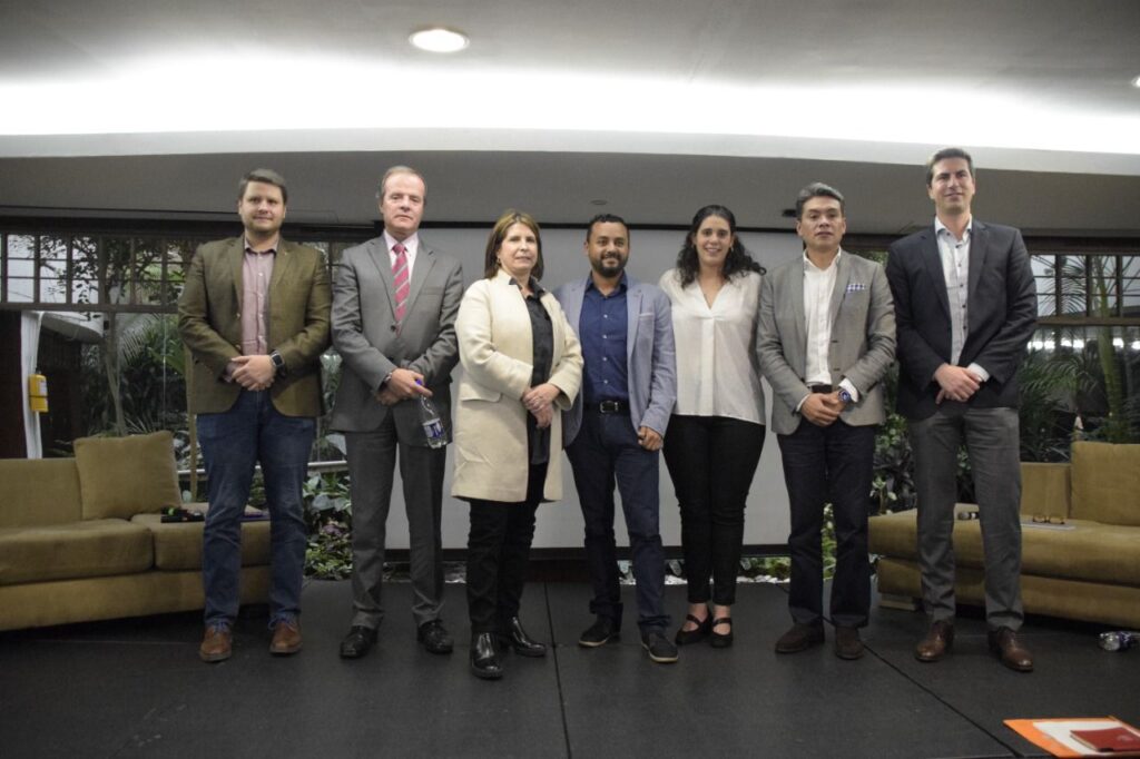 Autoridades Gubernamentales y migrantes: Juntos trabajando por la Integración. 