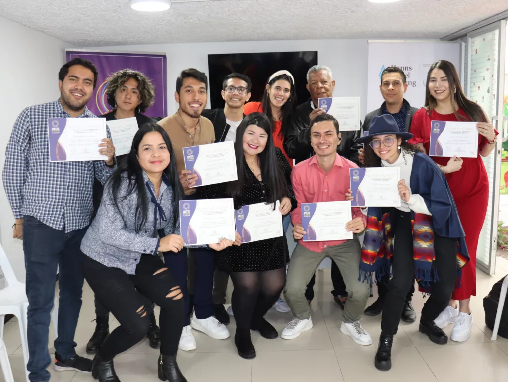 Líderes políticos se certifican en programa «Juntos a través de la democracia, la política y la justicia transicional»