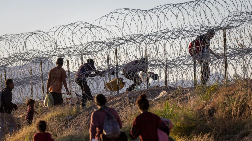 EE.UU. ordena la salida inmediata a más de 500.000 personas de Venezuela, Cuba, Nicaragua y Haití tras revocar el parole humanitario EE.UU. ordena la salida inmediata a más de 500.000 personas de Venezuela, Cuba, Nicaragua y Haití tras revocar el parole humanitario