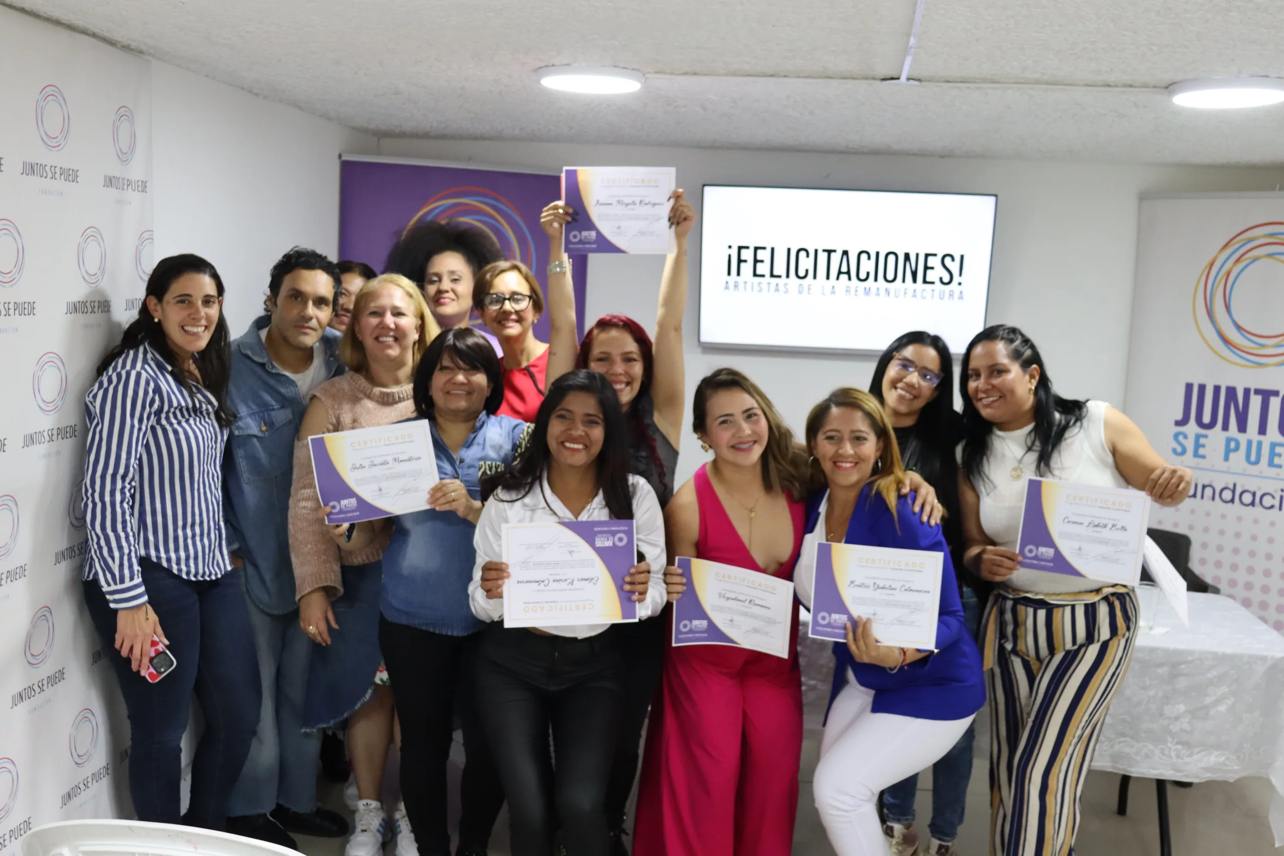Egresa primera cohorte de la escuela talle Tejiendo Creatividad