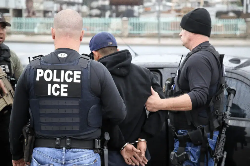 Corte Suprema de EE.UU. revisará caso que podría impactar a migrantes venezolanos detenidos por ICE 